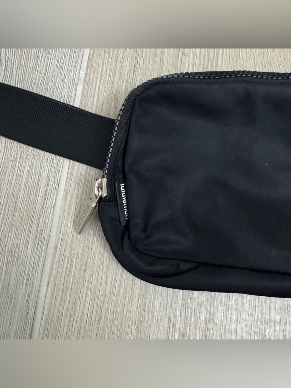 Lululemon Everywhere Belt Bag 1L 🖤 - Picture 3 of 7